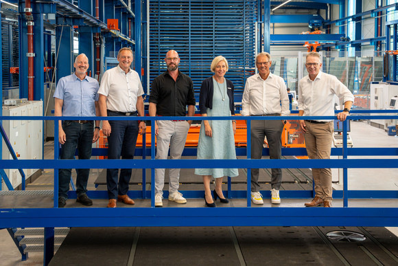 Visiting the new production hall (from left to right): Fred Carstens (LK Ammerland Economic Development Officer), Michael Rösner (Mayor of Westerstede), Michel Schüller (Semco), Karin Harms (LK Ammerland District Administrator), Hermann Schüller (Semco) and Bernhard Feldmann (Semco). - © Semco / Markus Resenski