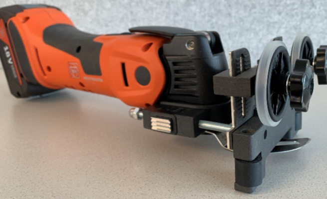 © Lisec Lisec Syn2tec: The IGD-A Manual hand-held device for cutting glass and spacers.
