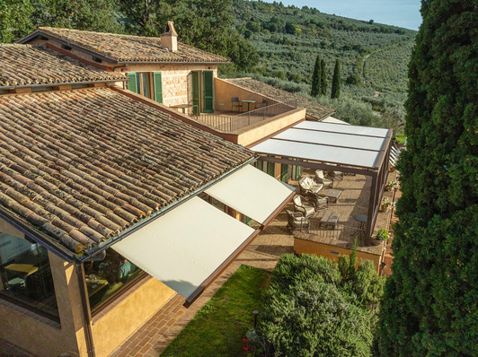 © KE Qubica Light for the veranda creates modular shaded spaces with natural ventilation.