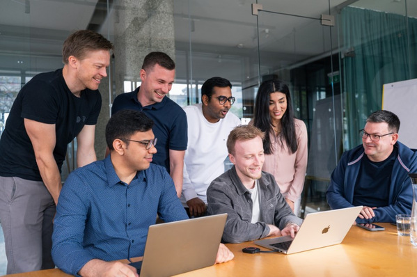 © Lumeso FlexCo The young team at Lumeso got off to a flying start – founded in 2024, they have now been honored with the German Innovation Award for their industry-specific service and as an important transformative solution.