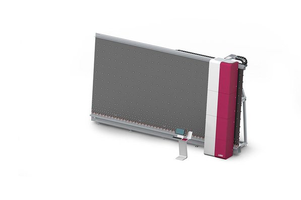 Große industrielle Glasbearbeitungsmaschine mit einem Touchscreen-Bedienfeld und einer rosafarbenen Vertikaleinheit auf der rechten Seite. - © Lisec Laser Solutions