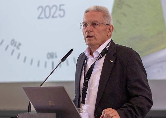 © Lisec CEO Gottfried Brunbauer opens the Lisec Technology Days.