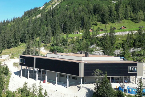 © MO Energy Systems One of the major projects implemented by MO Energy Systems' partners last year: The 900-square-meter solar facade at the middle station of the new Loser Panorama ropeway.