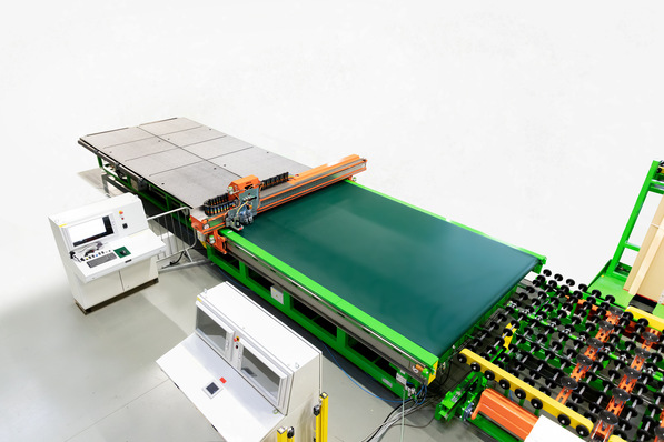 © Hegla This cutting system can also process ultra-thin glass.