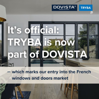 Text, der den Beitritt von TRYBA zu DOVISTA ankündigt, vor einem Hintergrund mit modernen Glastüren und einem hellen Innenraum. - © Dovista