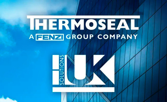 Thermoseal-Logo mit den Texten "A Fenzi Group Company" und "UK Solutions" auf einem modernen Glasgebäude-Hintergrund. - © Fenzi Group