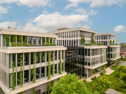 © DKV Mobility Für den Erweiterungsbau der DKV Mobility in Ratingen lieferte Doering Glass die Fassadengläser.