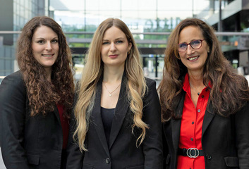 © NürnbergMesse From right to left: Elke Harreiß, Head of Department; Chiara Sträßner, Event Manager; Ramona Wißmüller, Head of Marketing.